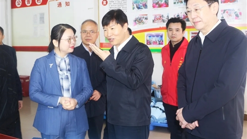 廣西壯族自治區(qū)黨委委員、常委、副書記劉小明蒞臨百裕集團環(huán)江車間調研